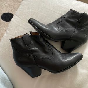 Frye ankle boots black